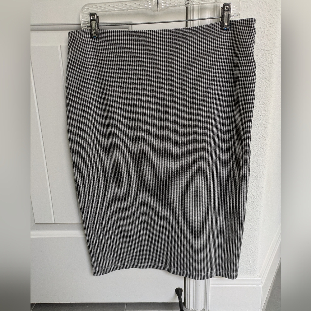 Super stretchy houndstooth midi skirt